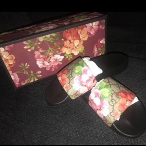 Women’s Gucci slides